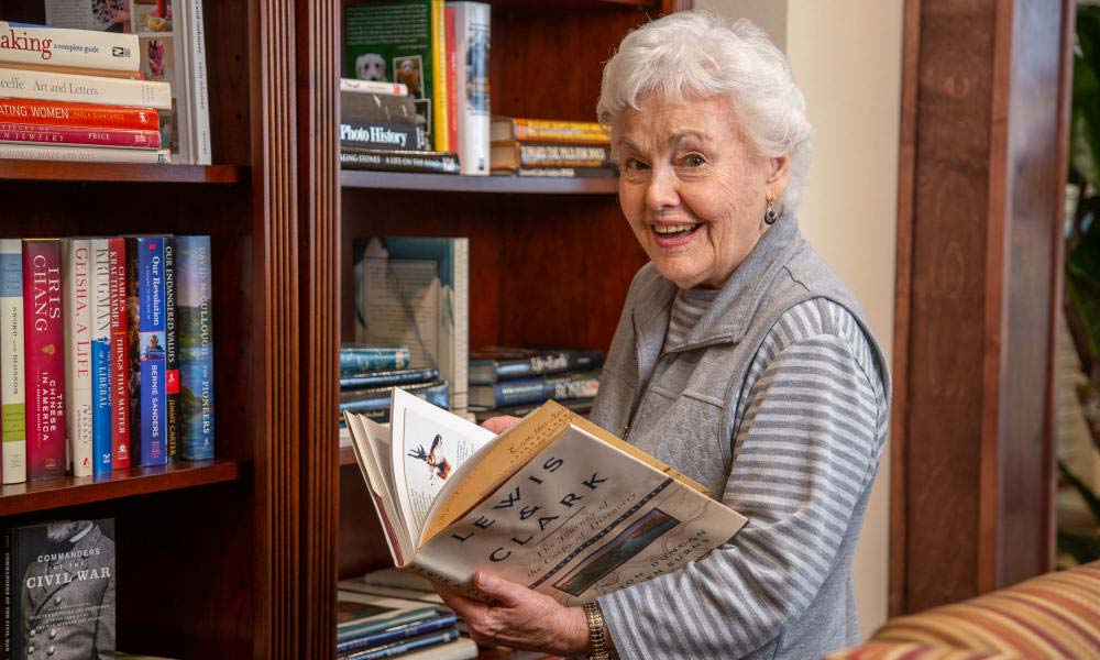 Independent senior in Kennewick selecting a book